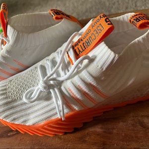 White Lightweight sneakers. Size 7